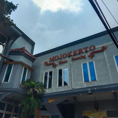Oyo 1239 モジョケルト クラシック ホームステイ Mojokerto エクステリア 写真